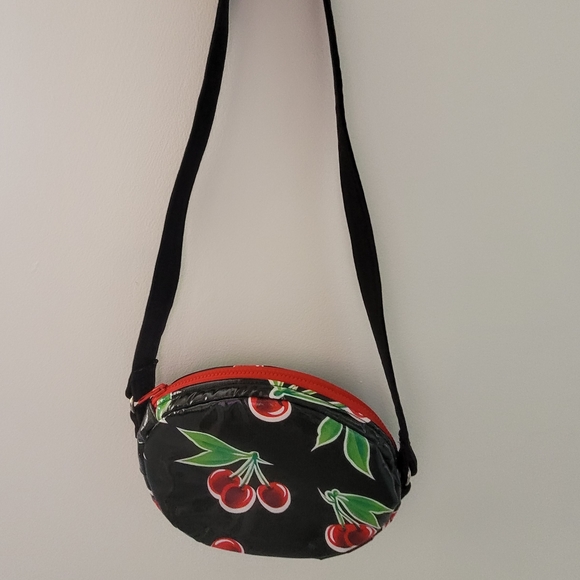 Handmade cherry purse - Picture 2 of 5